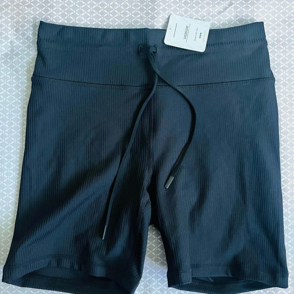 Oasis High-Waisted Ribbed Shorts 6”